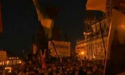 Протест в Дрезден против бежанците, демонстранти скандират „Меркел в Сибир, Путин – в Берлин!“