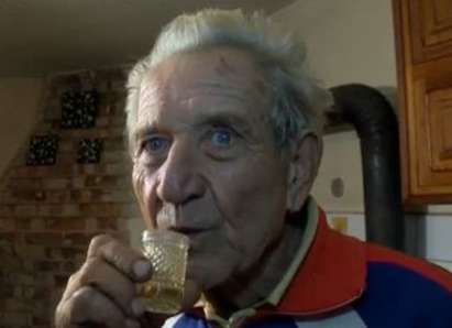 Държавата връща 1,7 тона ракия на 82-годишен дядо