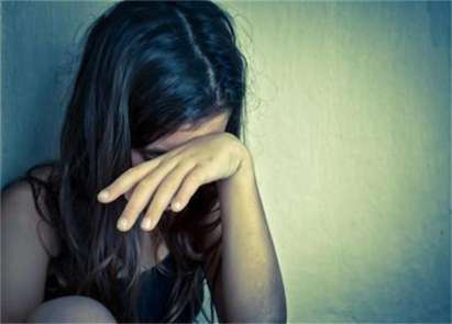 Арестуваха българин, изнасилвал многократно дъщеря си, на остров Крит