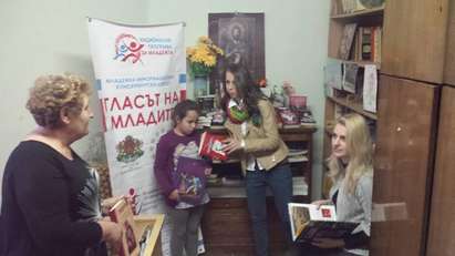 Младежи в село Маринка: Книгите са прозорец към света