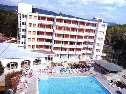 Продават хотел на боса на ВИС-2 в Слънчев бряг за 6.5 млн. лева