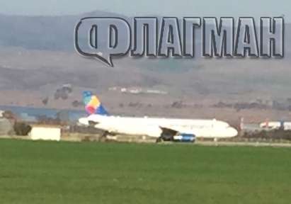 Ето го кацналия извънредно самолет на Летище – Бургас, на борда имало 2 бебета (СНИМКА)