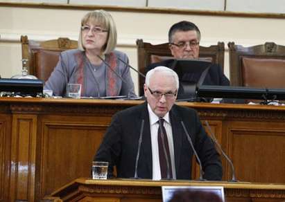 Комедия в парламента! Велизар Енчев сезира Мая Манолова, понеже не го одобриха за член на комисия