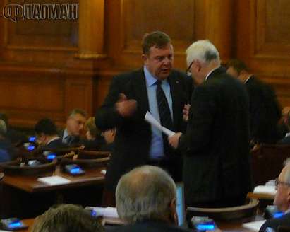 Каракачанов след скандала между БСП и ДПС: Обичаха се, прегръщаха се, управляваха заедно…