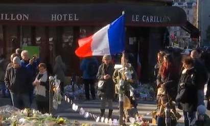 Роднини на загинали при атентатите в Париж бойкотират церемонията в памет на жертвите