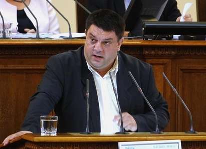 Бургаски депутат вдъхнови русофилите в парламента с мощна реч срещу ремонта на изтребителите в Полша