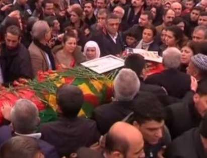 50 000 скандират на погребението на турския адвокат: Мъчениците не умират!