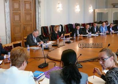 Омбудсманът Мая Манолова се появи на парламентарен дебат за бюджета на държавата за 2016 г.