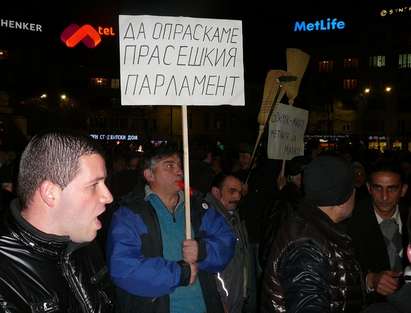 Хиляда души избухнаха в пореден протест: „Борисов-Цацаров-Местан – във един казан”! (снимки)