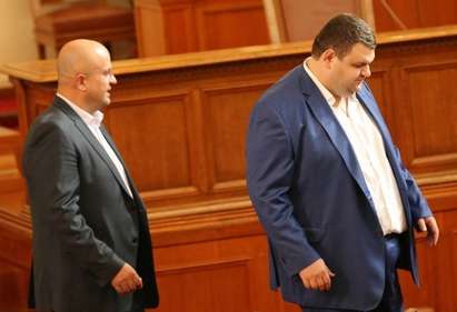Ексклузивно във „Флагман”! Делян Пеевски и Камен Костадинов преговарят с двама бивши депутати от ДПС