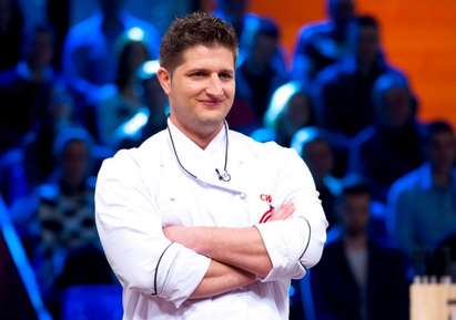 Носителят на титлата „Първи Мастършеф на България“ Симеон Червенков ще зарадва кулинарната публика в „План Б“ Бургас