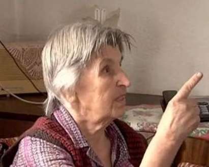 Маскиран апаш нападна с нож старци, заплаши да ги заколи