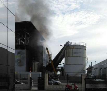 Взрив избухна в испански завод, има загинали (СНИМКА)