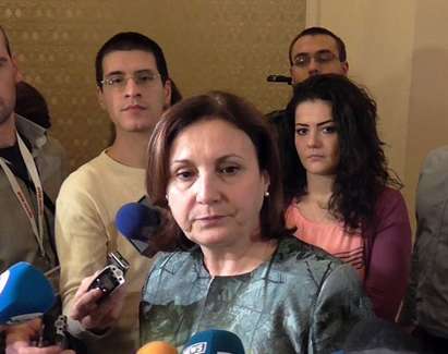 Бъчварова: Имаме три варианта за действия, ако Ердоган прати бежанците към България