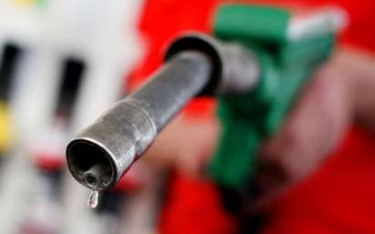 Добра новина: Бензинджии свалиха с 10 стотинки цената на литър