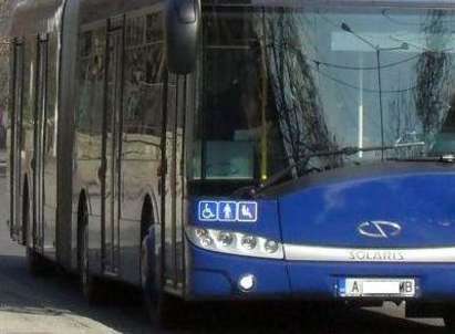 „Опел” се заби в автобус 211 на кръговото до хотел „Мираж” в Бургас