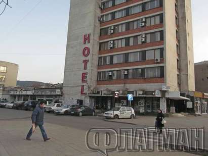 Търсят купувач за социалистическата гордост хотел „Карнобат“, оценяват го на 2,1 млн.лв.(СНИМКИ)