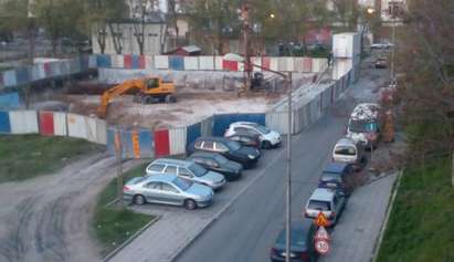Жителите на ж.к. "Братя Миладинови" бесни заради липсата на паркоместа