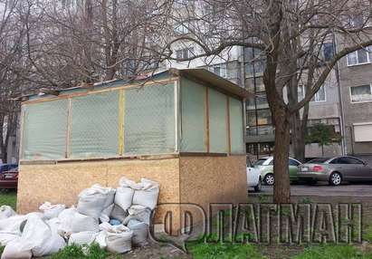 Съседи от „Славейков” бесни: Полицай краде ток за незаконна барака пред блока им?