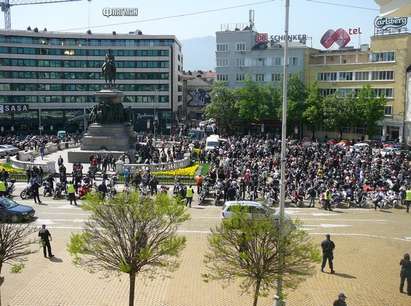 Стотици рокери реват с моторите си пред Народното събрание заради застраховката "Гражданска отговорност" (снимки)