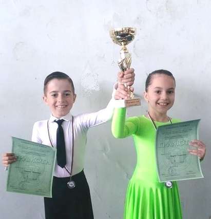 Малките танцьори от „Блясък“-Поморие спечелиха среброто на открит турнир в Плевен