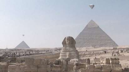Мистерия над Гиза, над пирамидите полетяха обекти с пирамидална форма