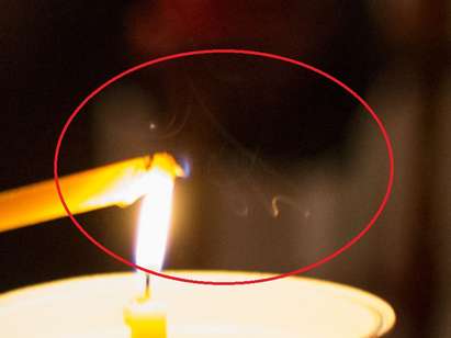 Великденско чудо: Ангелче с Благодатен огън се появи във варненска църква