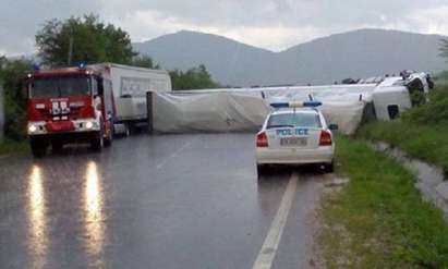Нова трагедия! Мъж загина след адски сблъсък на ТИР в кола на пътя Шумен-Бургас