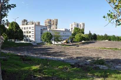Община Бургас започна пълното преобразяване на двора в ОУ „Елин Пелин“