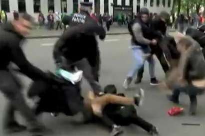 Протестът в Брюксел окървавен! Шефът на полицията е ранен (ВИДЕО)