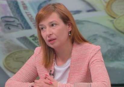 Зорница Русинова: Социалният министър не прави социалистическа политика