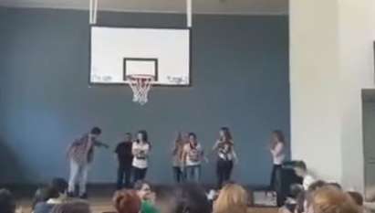 Невероятно ВИДЕО от българско училище "взривиха" "Фейсбук"! Вижте какво направиха учителите за децата