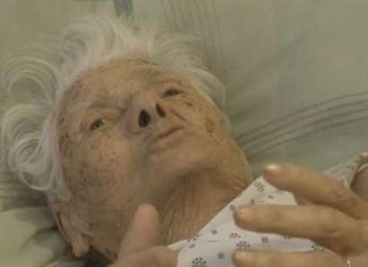 94-годишна учителка живее в болница, синът й бил на вилата си в Ахтопол и отказвал да я прибере