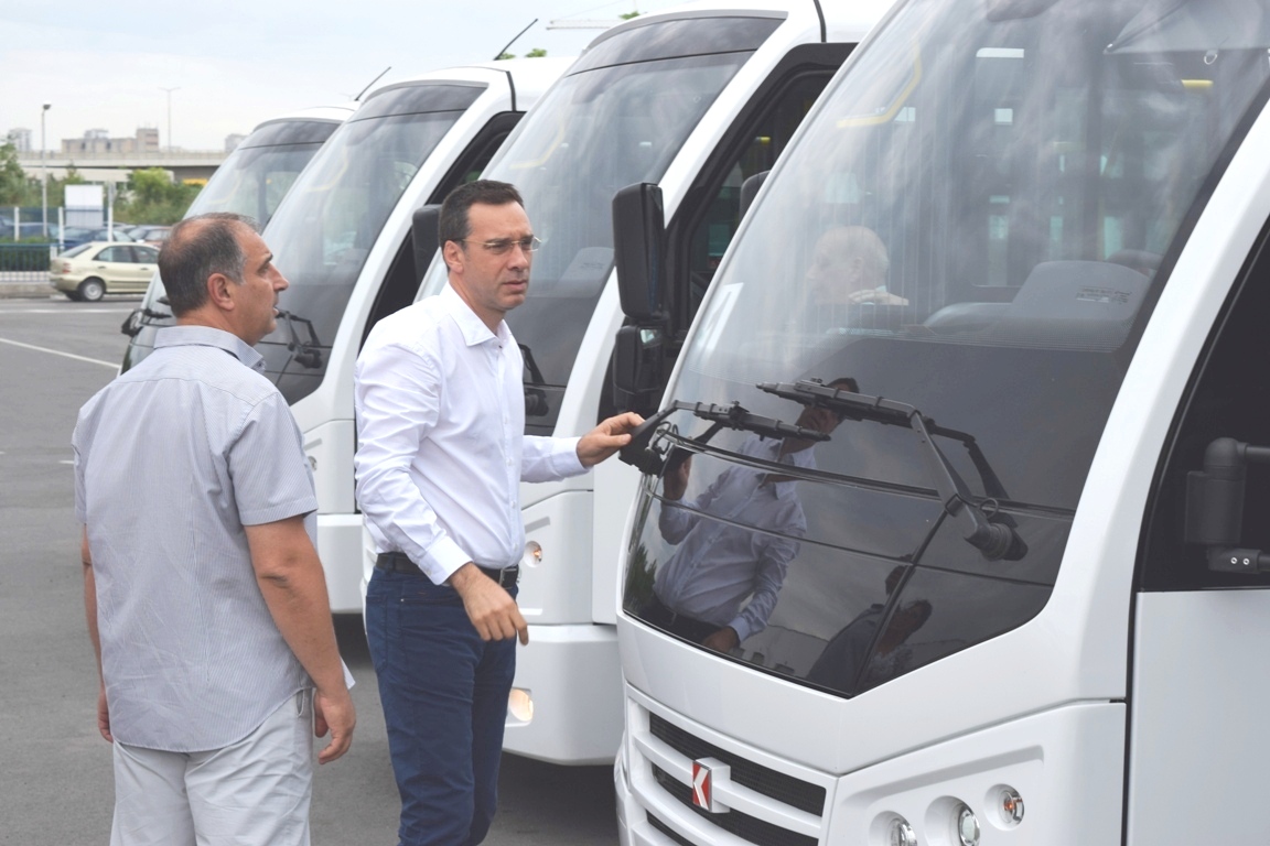 Чисто нови маршрутки обслужват градския транспорт в Бургас (СНИМКИ)