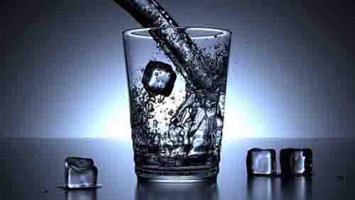 3 чаши вода изгарят 200 калории на ден