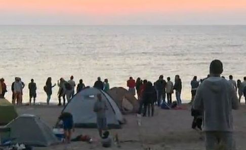 Хиляди българи посрещнаха щастливи Слънцето край морето