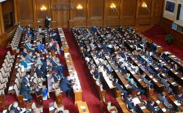 Парламентът с фалстарт на Джулай морнинг