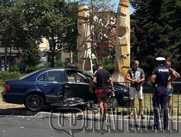 БМВ на бургаски батки и Мерцедес катастрофираха на новия светофар до хотел „Аква“(СНИМКИ)