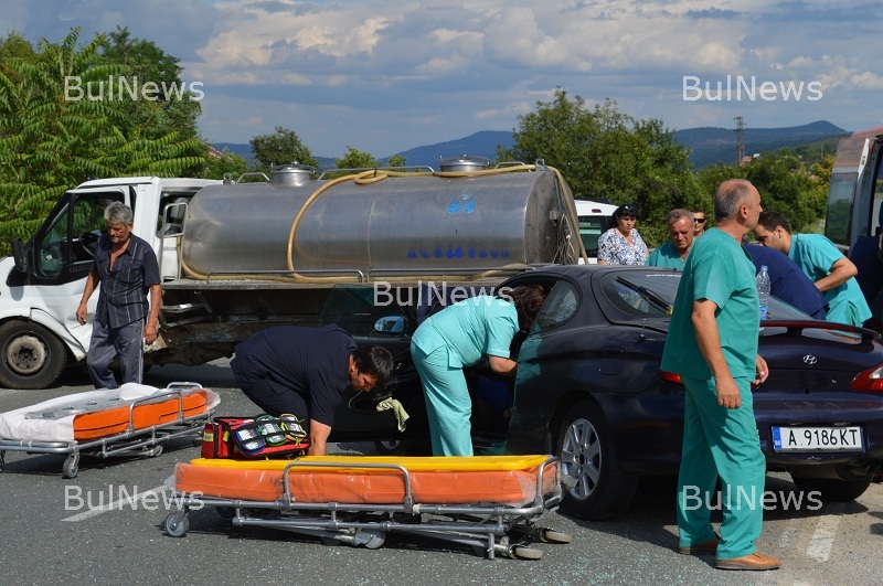 Извънредно! Един загинал и двама тежко ранени в жестока катастрофа с бургаски Хюндай