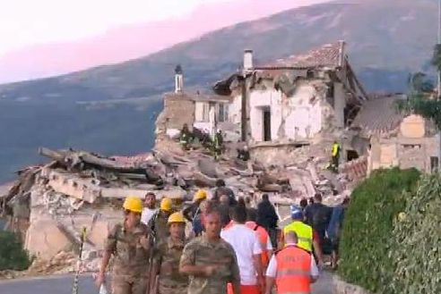 159 са вече жертвите от труса в Аматриче, спасители ровят с ръце в руините с надежда да намерят оцелели