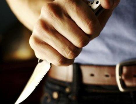 Кърваво убийство: Наръгаха 35-годишен мъж с нож след скандал в бар