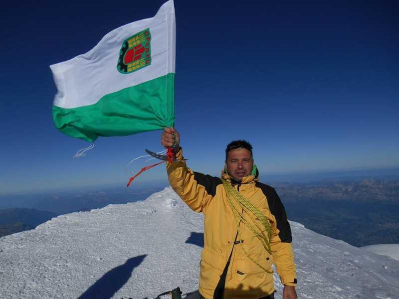 Знамето на Община Средец се развя на най-високия връх в Европа