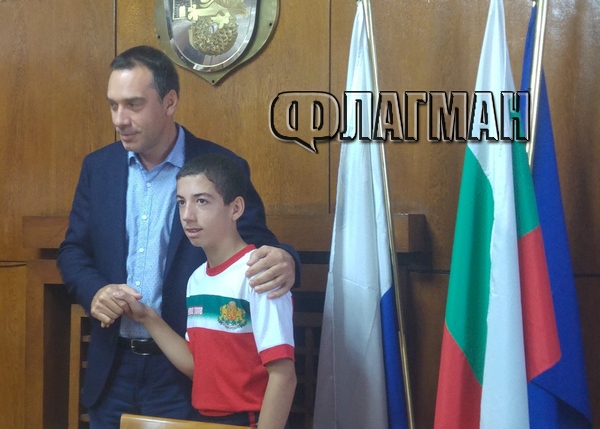 Гордост! 15-годишно момче от бургаски клуб стана вицесветовен шампион по кикбокс