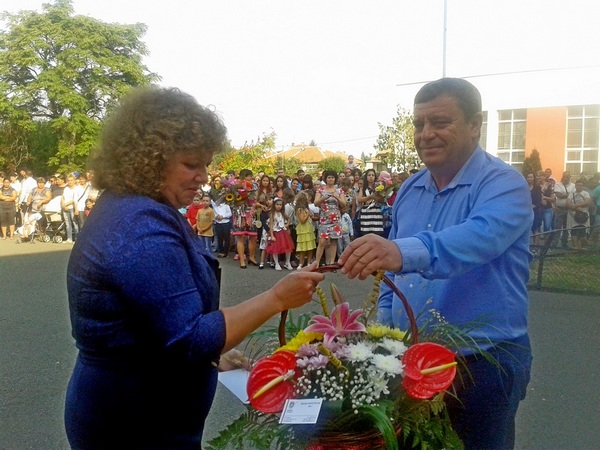 108 първокласници влязоха в класните стаи на училищата в община Камено (СНИМКИ)