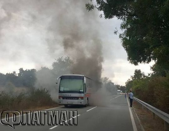 Махнаха останките от опожарения край Крушевец автобус от пътя