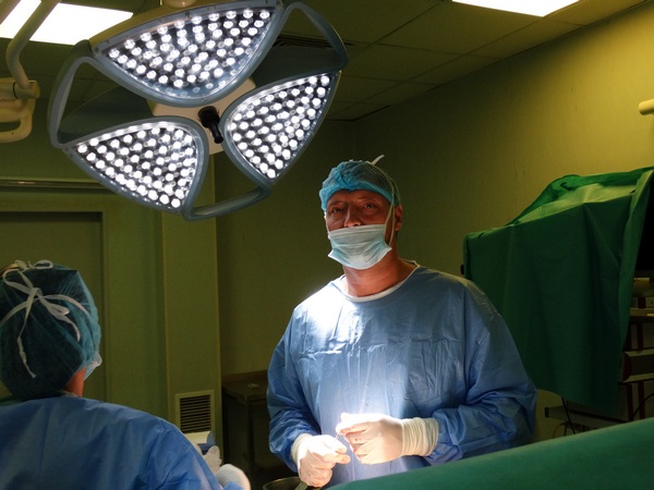 Началниците на отделенията по хирургия и по съдова хирургия в УМБАЛ „Дева Мария” станаха доценти