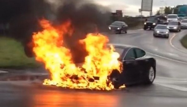 Автомобил пламна край Бургас