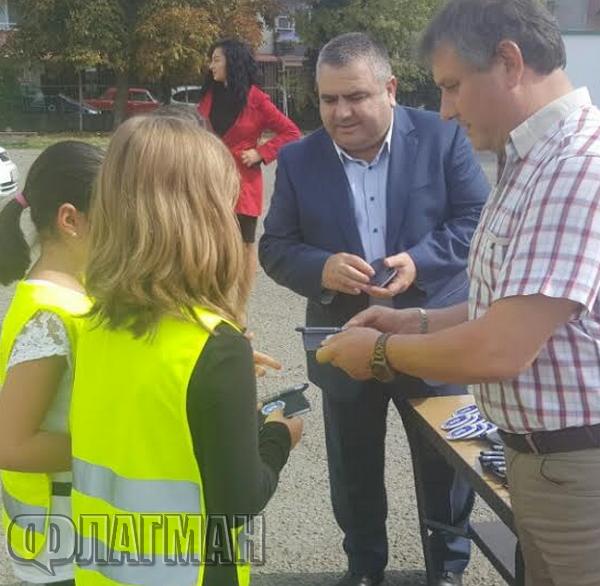 80 ученици от Поморие влязоха в Детското полицейско управление, инспектор Георги Куцаров даде старт на обучението им