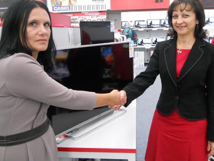 Бургазлийка плати сметките си за телефон и телевизия и спечели телевизор от Лотарията на НАП с касови бележки