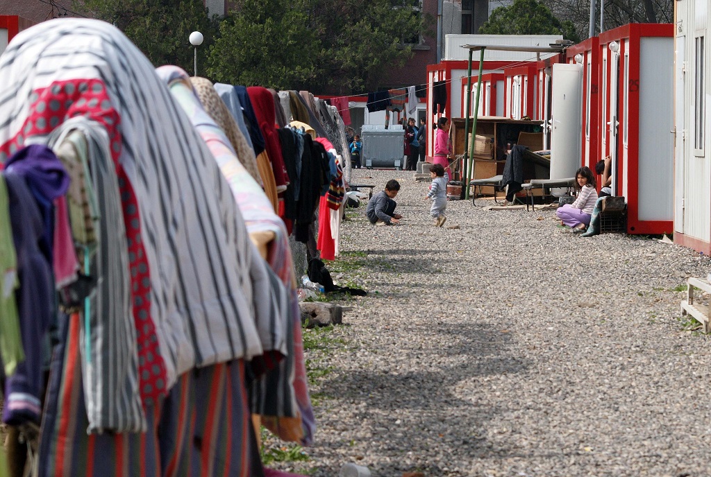 Мигранти откраднаха дрехи на покойник в Харманли